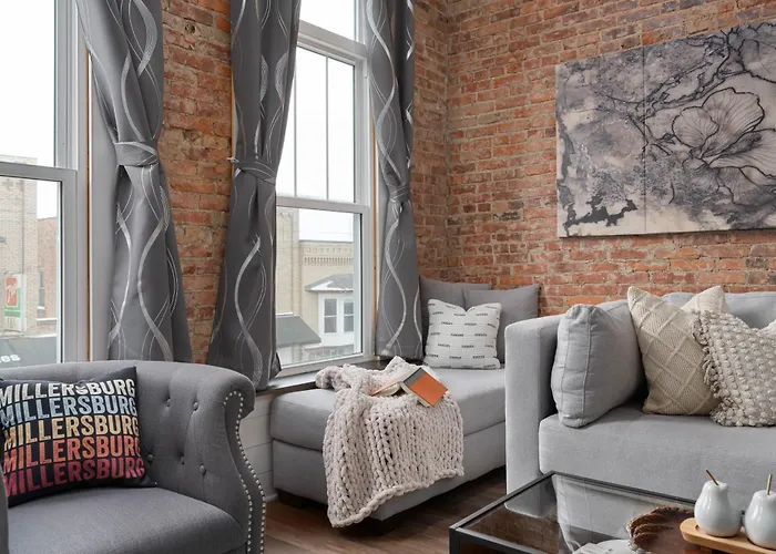 Spacious Luxury Apt In Historic Downtown - Oh Amish Country